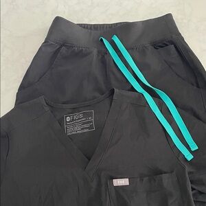 Figs Black Scrub Set